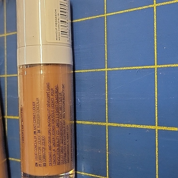 Revolution Mega Conceal Longwear Concealer - Tan - Picture 3 of 5